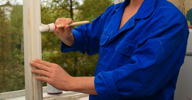 Für den Hobby-Handwerker beim Fensterrahmen streichen am ehesten zu empfehlen, ist allerdings die Variante, das Holz mit einem Schleifgerät zu bearbeiten und so die alten Farbspuren und -rückstände komplett zu entfernen. (#03)