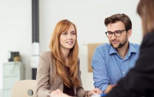 Wer zum ersten Mal in seinem Leben ein haus finanziert ist oftmals unsicher, ob er überhaupt Geld für eine Sondertilgung übrig haben wird. Dennoch ist es sinnvoll, bereits beim ersten Bankgespräch zur Hausfinanzierung auch Möglichkeiten der Sondertilgung zu klären. Eine überraschende Erbtante kommt nicht selten... (#4)