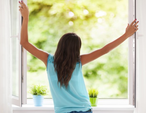 Fenster auf, frische Luft rein! Öffne die Fenster und atme durch! Idealerweise tauschst du so alle zwei Stunden die Luft aus. (#6)