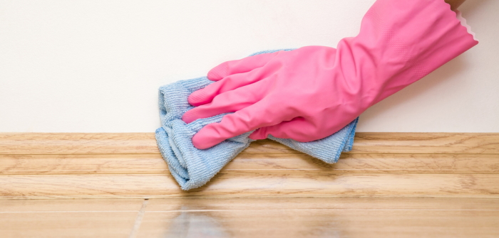 Sockelleisten kleben: Schritt für Schritt zu sauber verklebten Leisten (Foto: Shutterstock - FotoDuets)