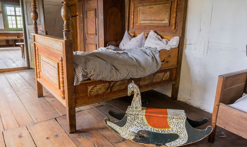 Ein Bett, wie es früher einmal war – oder doch nicht?  ( Foto: Shutterstock- fotogeng_)