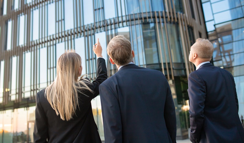 Die richtige Immobilie findet man nicht an jeder Ecke. ( Foto: Shutterstock-_Mangostar ) 