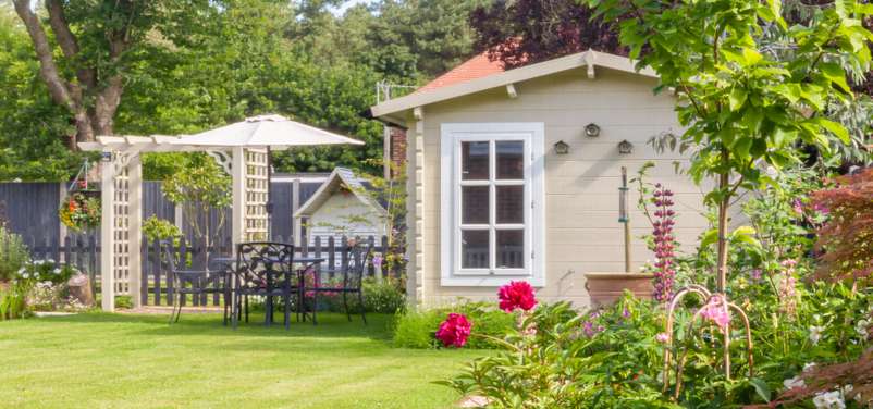 Ein Gartenhaus steigert durchaus den Wert einer Immobilie. ( Foto: Shutterstock -  _Simon Bratt )