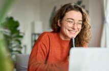 Was ist hybrides Arbeiten? (Foto: AdobeStock - insta_photos)