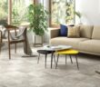 PVC-Boden: Vinyl-Rollenware neu erleben! Hier im Bild: Gerflor Mipolam GmbH – Gerflor Texline HQR "2213 Wabi Light Grey" (Foto: Bricoflor)