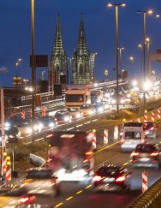 Politikerinnen und Politiker in Köln verlangen eine Teststrecke für autonomes (Foto: AdobeStock - Tobias Arhelger 101560008)