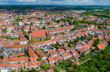 Smart City Hildesheim eröffnet im Jahr 2023 innovative Leuchtturmprojekte und ebnet den Weg für die (Foto: AdobeStock - GDMpro S.R.O 435885693)