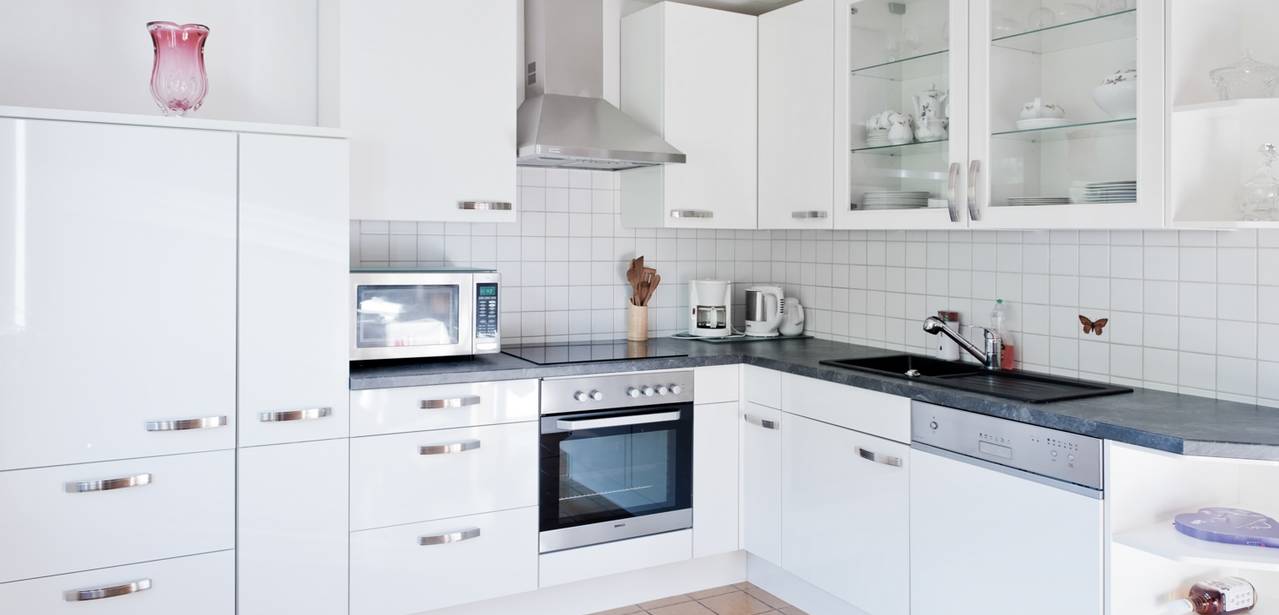 Küchenrückwand: Welche Alternativen zum Fliesenspiegel gibt es?
