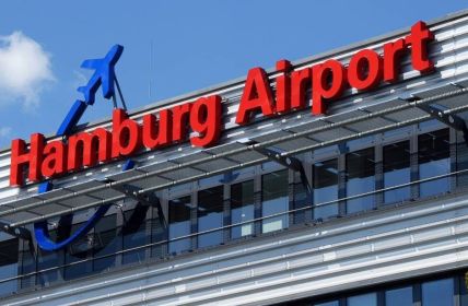 Hamburger Flughafen gründet Betreibergesellschaft für (Foto: AdobeStock - nmann77 360693603)