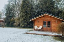 Gartenhaus winterfest machen: Mit diesen einfachen Schritten gut durch die kalte Jahreszeit kommen (Foto: AdobeStock - 496262856 Marianna)