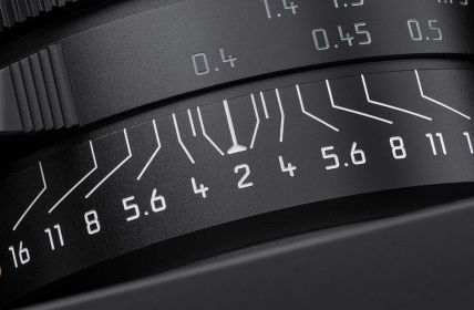 Leica präsentiert das neue Weitwinkelobjektiv: Leica Summicron-M 1:2/28 (Foto: Leica Camera AG)
