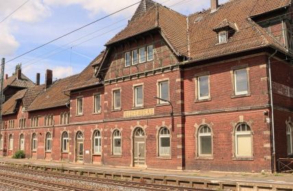 Wettbewerb "Bahnhof belebt!" sucht vorbildliche Bahnhöfe im ländlichen (Foto: AdobeStock - holger.l.berlin 450624857)