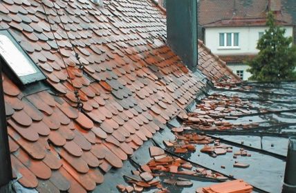 Sicherheit und Schutz vor Eiszapfenbildung auf dem Dach (Foto: Dachdecker Verband Nordrhein)