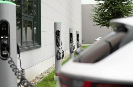 Effizientes Lastmanagement für E-Autos: Vermeidung von Netzüberlastung und (Foto: OMS Gruppe)