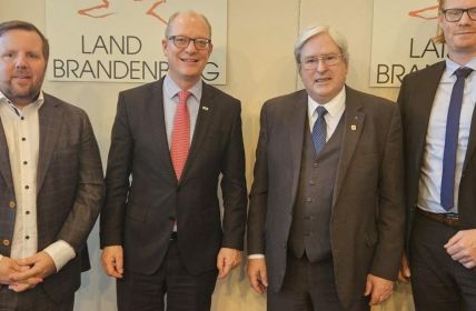 Brandenburg setzt auf Hochspannungsnetze für erfolgreiche Energiewende Hochspannungsnetze: Schlüssel zur Integration erneuerbarer Energien und (Foto: WEMAG AG)