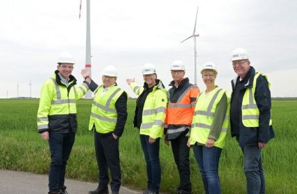 Regionale Kooperation ermöglicht Ausbau der regenerativen Energieerzeugung Windpark in Jüchen liefert klimaneutralen Strom für 26.000 (Foto: RWE.)