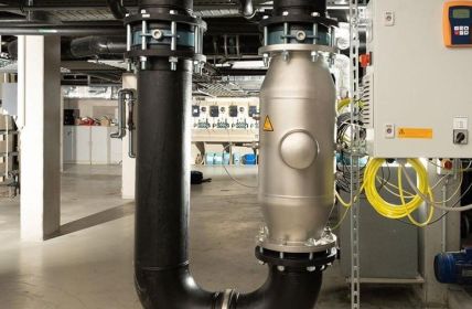 Optimaler Schutz vor Verschmutzungen in Schwimmbädern – ProMinent Lösung Präzise Wasseraufbereitung in Schwimmbädern - Die Lösung von (Foto: ProMinent GmbH)
