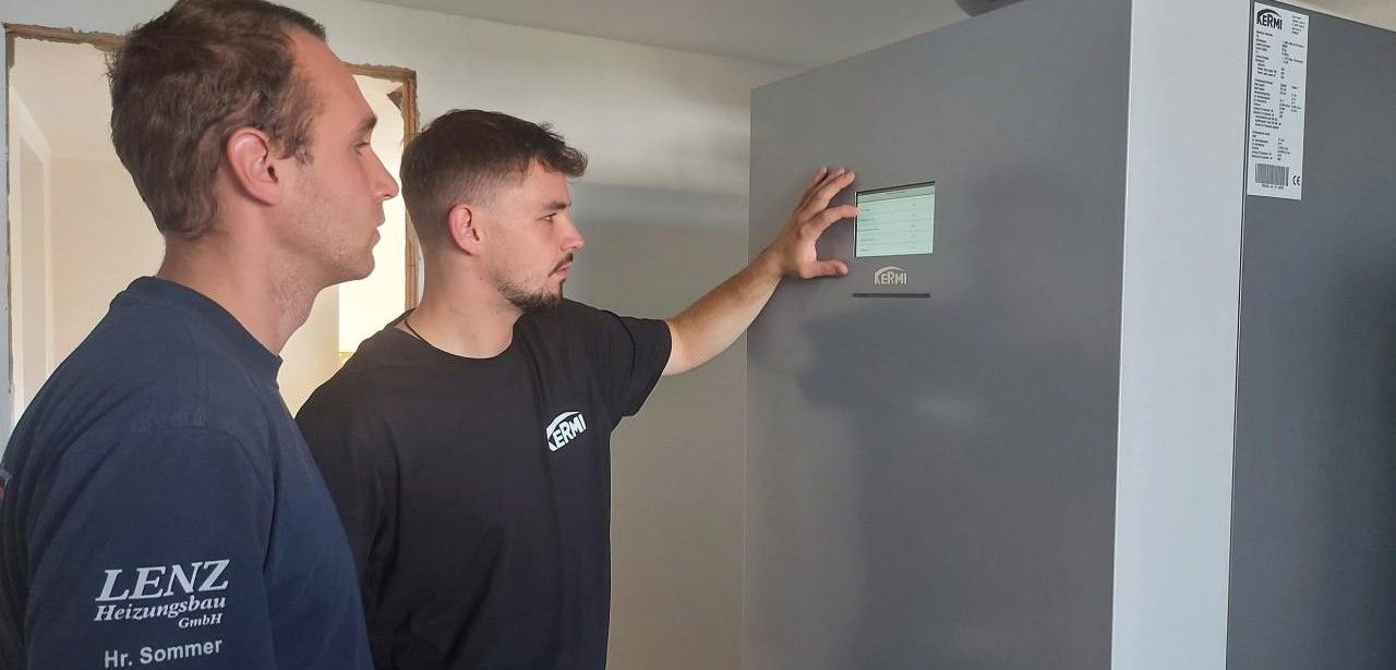Effiziente Luftwasser-Wärmepumpe x-change pro steigert nachhaltige Heizleistung im (Foto: Kermi GmbH)