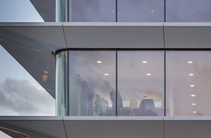 Pilkington Optitherm(TM) Dreifachverglasung steigert Effizienz und reduziert CO₂-Ausstoß (Foto: Pilkington Deutschland AG .  NSG Group)