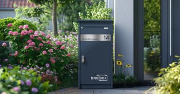 KNOBLOCH präsentiert freistehende Paketbox KNOBOX ohne Strom, App, (Foto: Max Knobloch Nachf. GmbH)