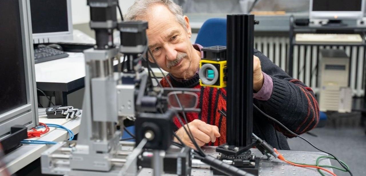 Einmalige Aufnahme ermöglicht präzise Analyse von LED-Strahlverläufen in (Foto: HSB - Louisa Windbrake)