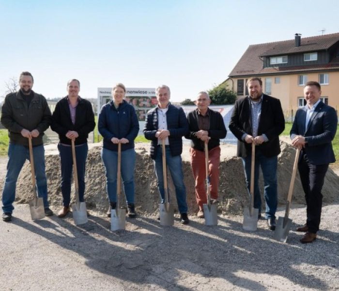 Gemeinsam f&uuml;r die Kronenwiese: Tom Sch&uuml;tt (WeberHaus), Dietmar Boos (Foto: WeberHaus GmbH & Co.KG)