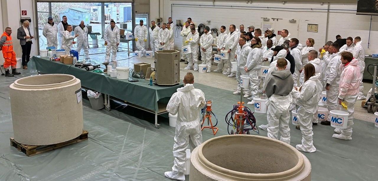 CROM-Zertifikatslehrgang Schachtsanierung vermittelt praxisnahes Know-how für über 110 (Foto: MC-Bauchemie, Bottrop)
