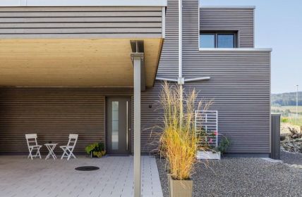 Nachhaltige Holzfassaden aus heimischen Hölzern mit PEFC-Zertifizierung und (Foto: Olivier Brandes)