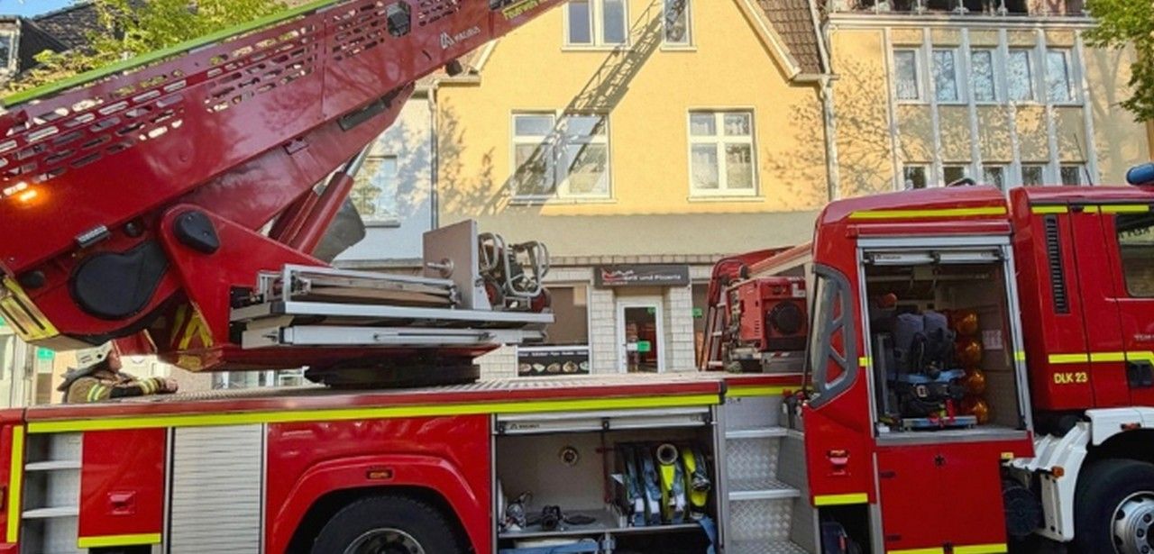 Vollbrand im Dachgeschoss: Feuerwehr bewältigt Einsatz effizient, Katzen (Foto: Feuerwehr Recklinghausen)