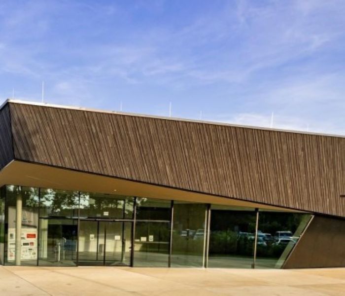 SKYLINE-Holzfassade aus Wei&szlig;tanne (Foto: Ladenburger GmbH)