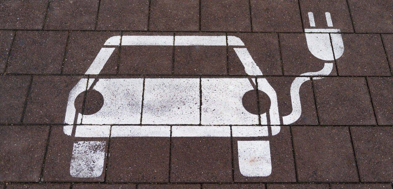 Elektromobilität boomt: Avantpark nutzt digitale Systeme zur effizienten (Foto: AdobeStock -  jeho.photography - 241956127)